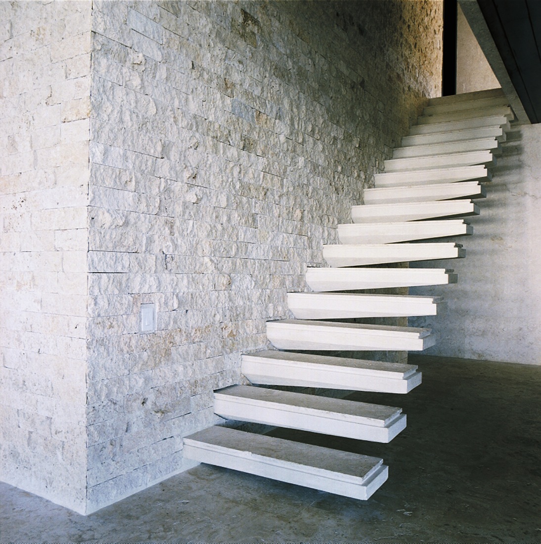 консольная бетонная лестница
