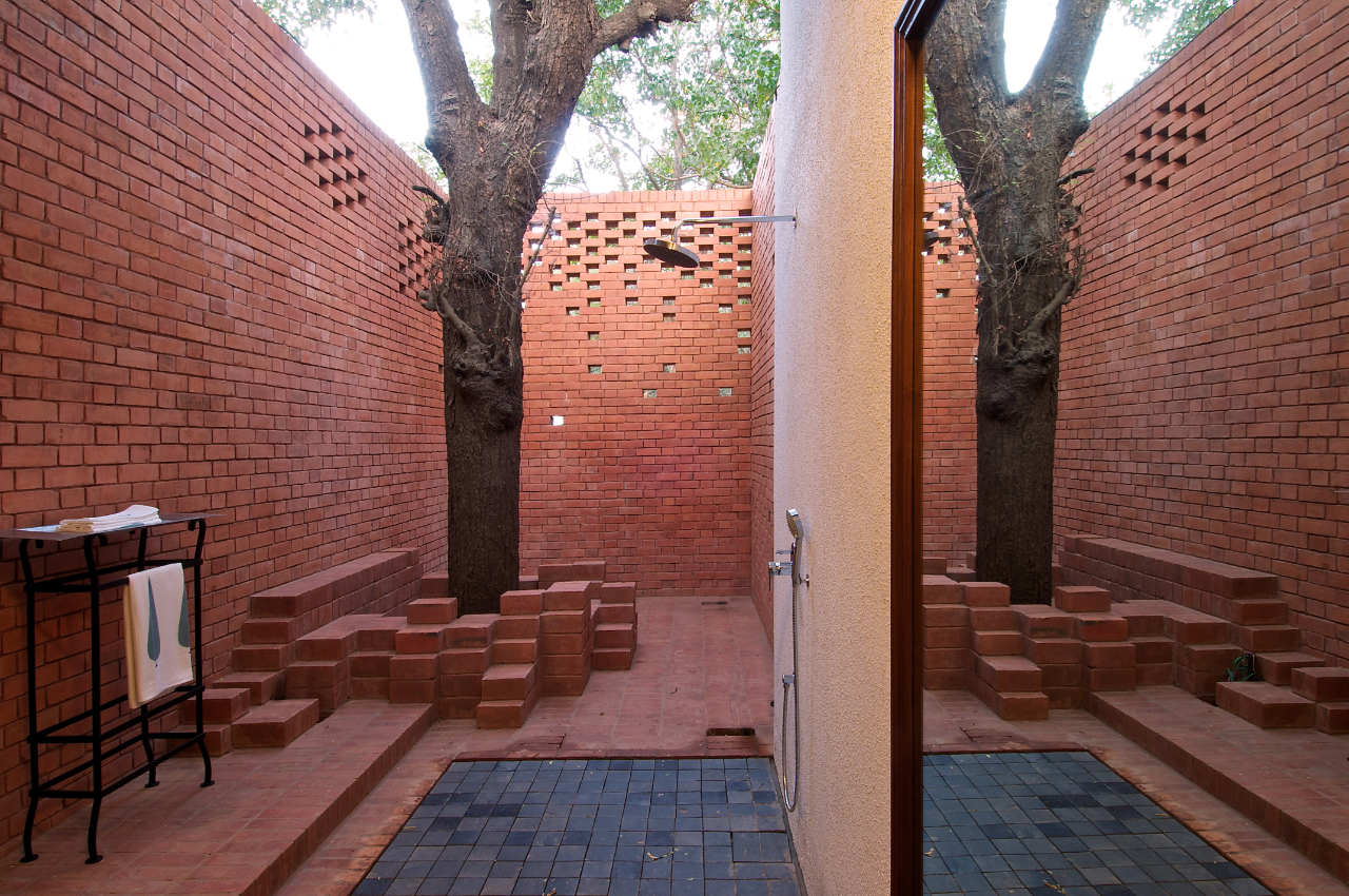 The Brick Kiln House  by SPASM Design  Architects KARMATRENDZ